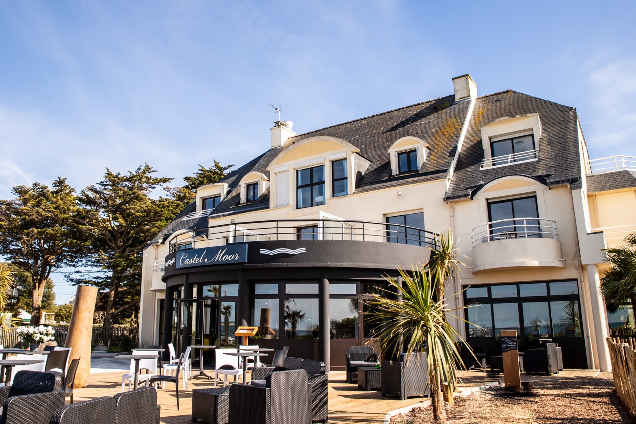Façade de l'hôtel Castel Moor face mer au Croisic