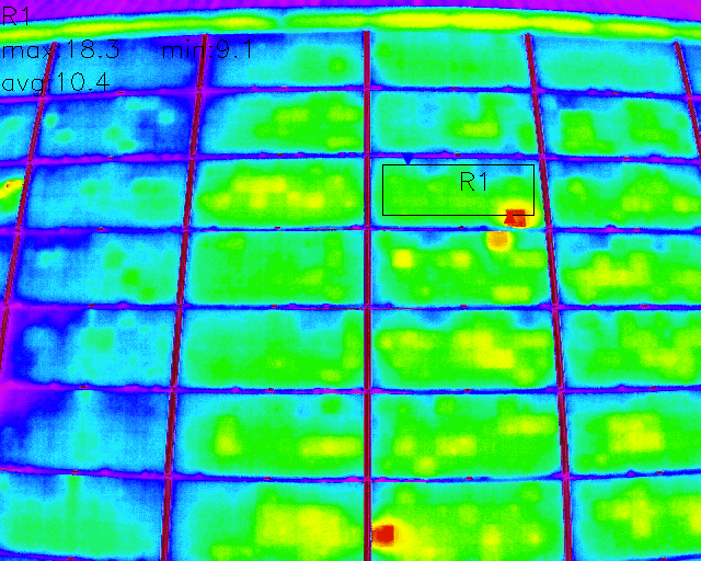 Image thermique d'une toiture utilisée pour détecter les déperditions dans le cadre de la gestion technique de patrimoine immobilier