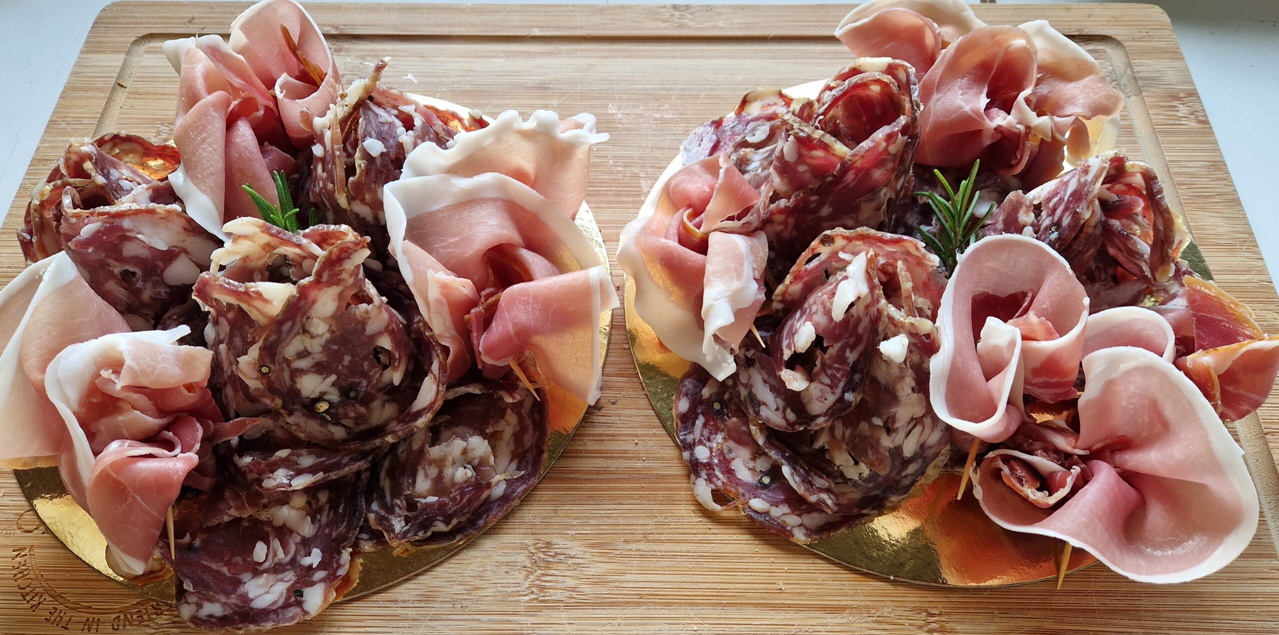 Plateau apéritif de charcuterie fine préparé pour une commande en click and collect